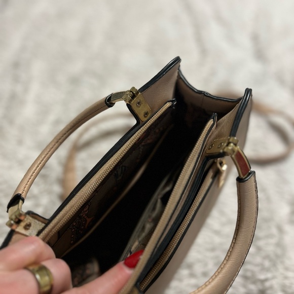 Elegant Tan Handbag